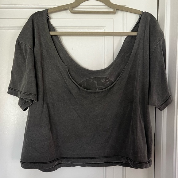 Buc-ee’s Cropped Graphic Tee XL – Tropical Floral Beaver Logo, Charcoal Gray - Picture 4 of 5